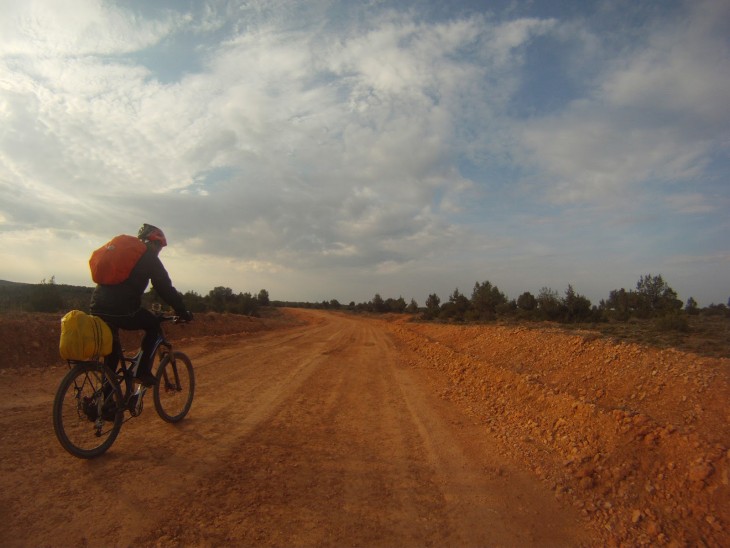 Camino del El Cid en una bicicleta por ocho provincias españoles